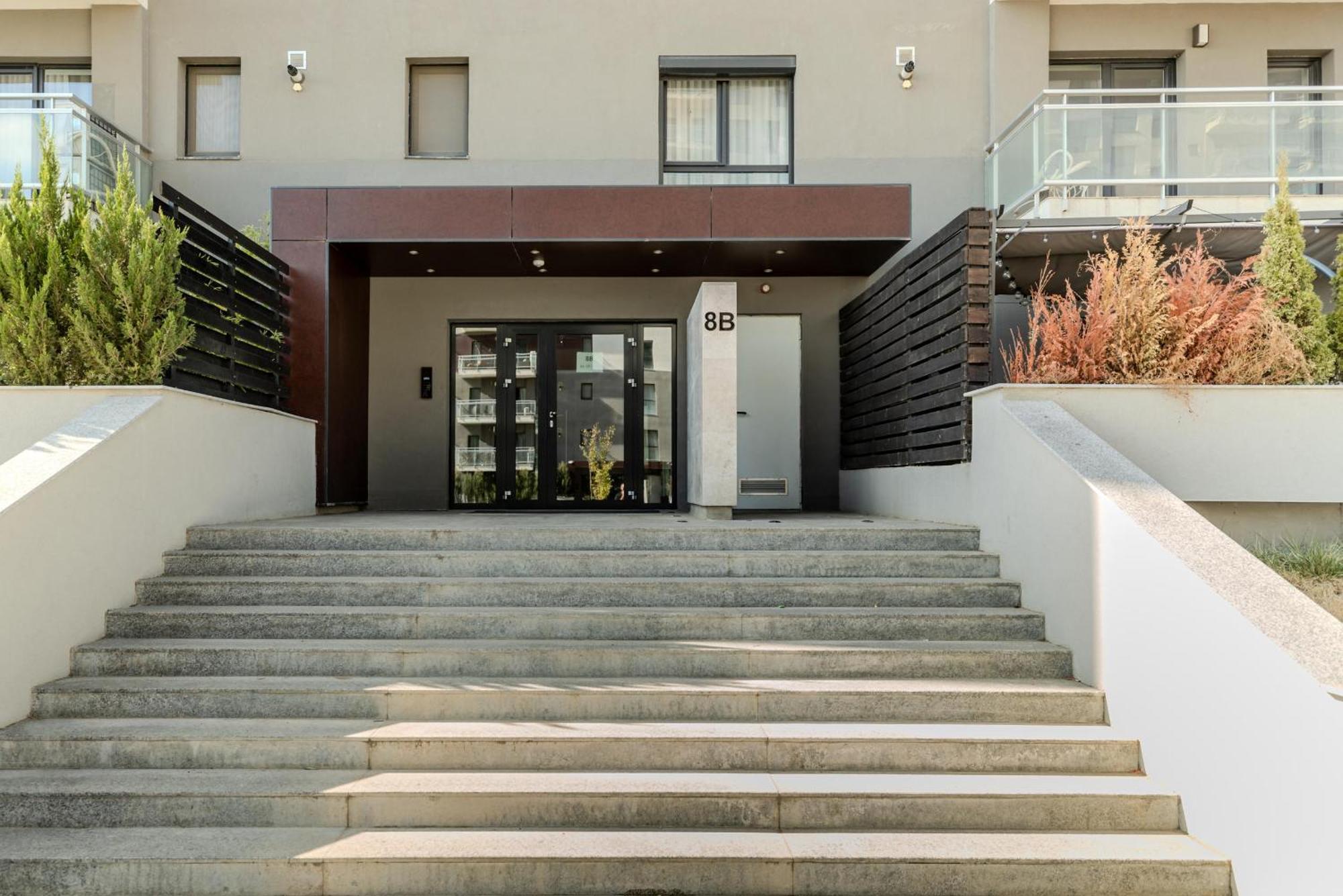 Perfect Stay: Urban Heaven In Aviatiei Business Area Bucarest Exterior foto